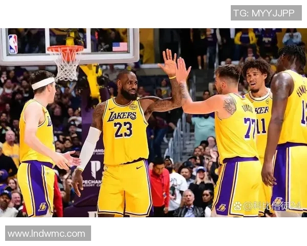 湖人遭遇两连败，詹姆斯状态回升点燃新希望